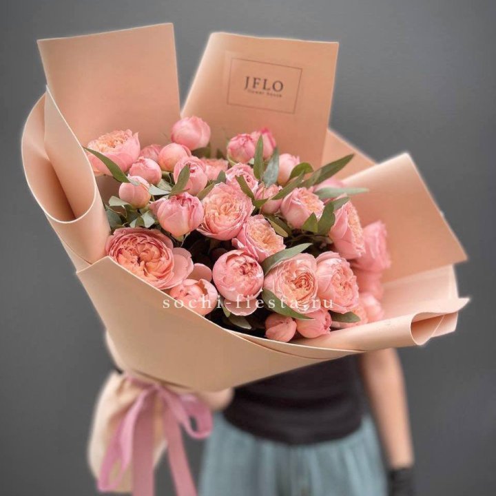 Букет из 9 кустовых роз Джульетта в Волгограде