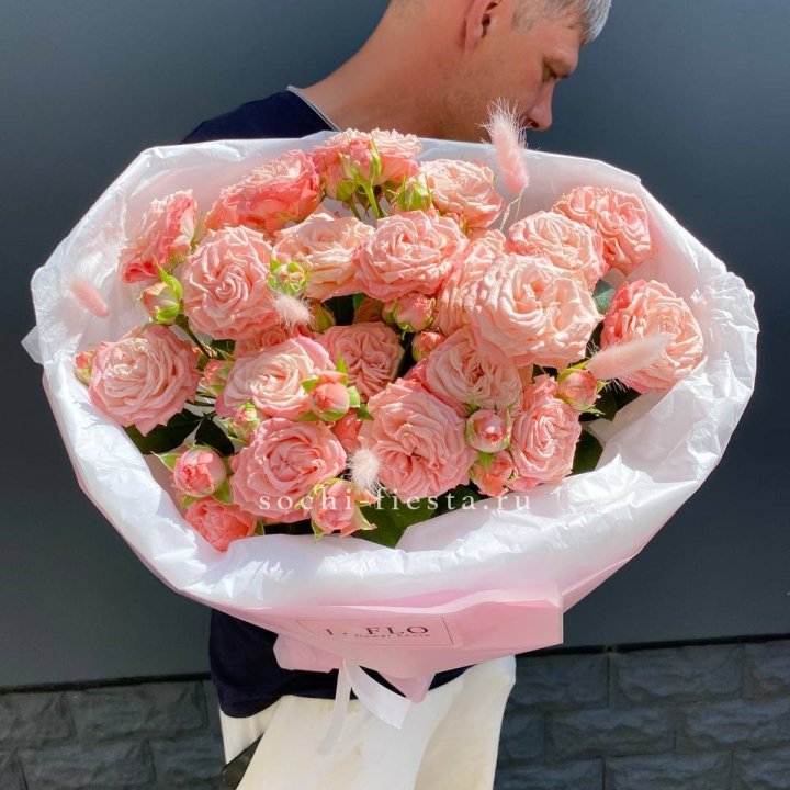 Пионовидные розы Мадам Бомбастик в Волгограде