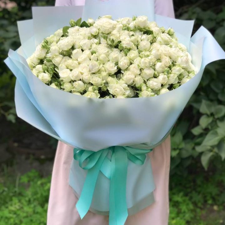 51 белая кустовая роза в Волгограде