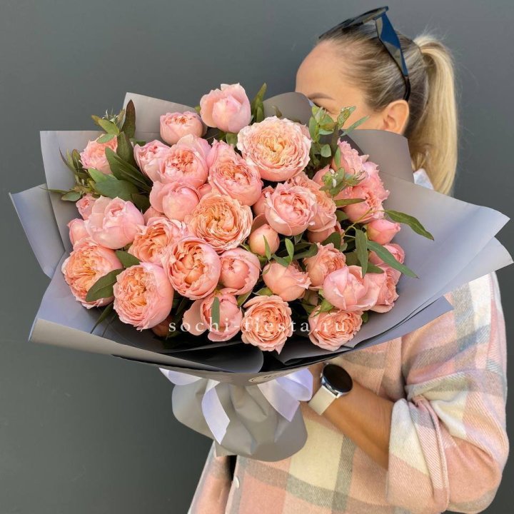 Букет с пионовидными розами "Пивайн" в Волгограде