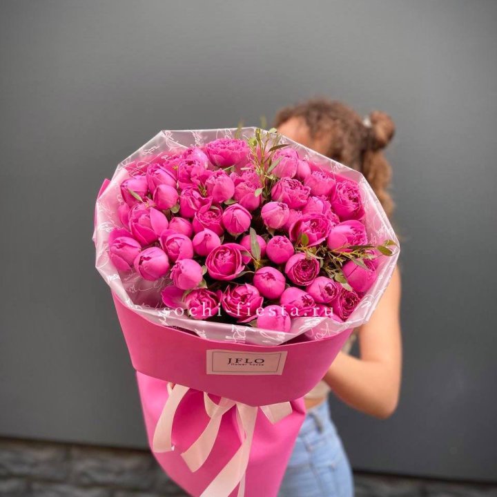 Кустовые розы букет Мисти Баблс в Волгограде