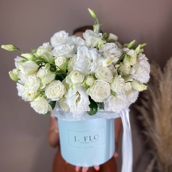 Бокс кустовых роз и эустомы  в Волгограде