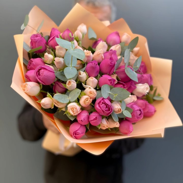 Букет кустовых роз Тендернес в Волгограде