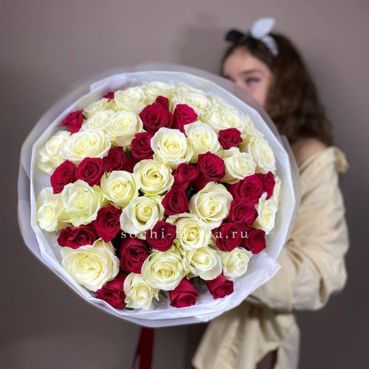 Микс из 55 роз в Волгограде