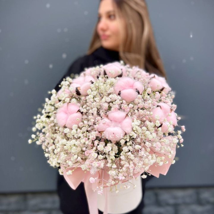 Гипсофилы с хлопком в шляпной коробке в Волгограде