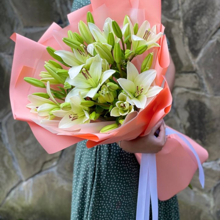 Букет из 7 белых лилий в Волгограде