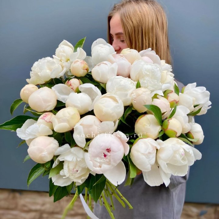 Охапка пионов в Волгограде