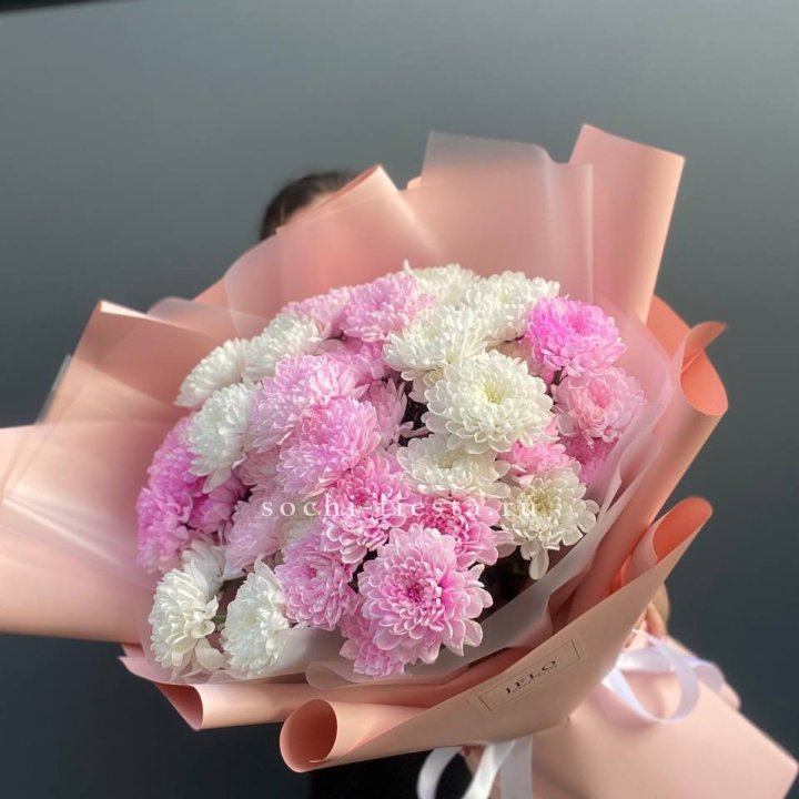  Букет бело-розовых хризантем  в Волгограде