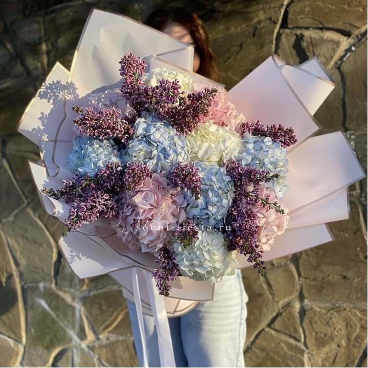 Букет гортензии с сиренью в Волгограде