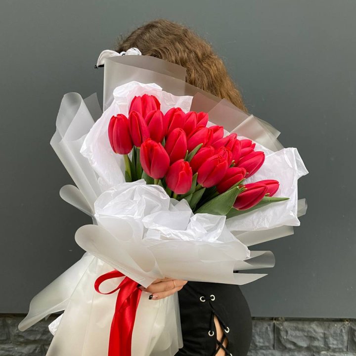  25 красных воздушных тюльпанов в Волгограде