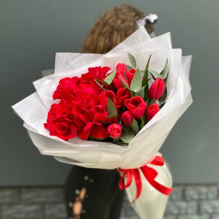 Дуо тюльпаны и розы в Волгограде