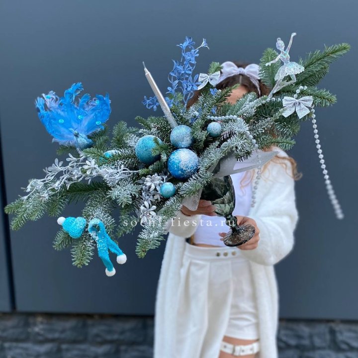 Композиция в бокале голубая в Волгограде