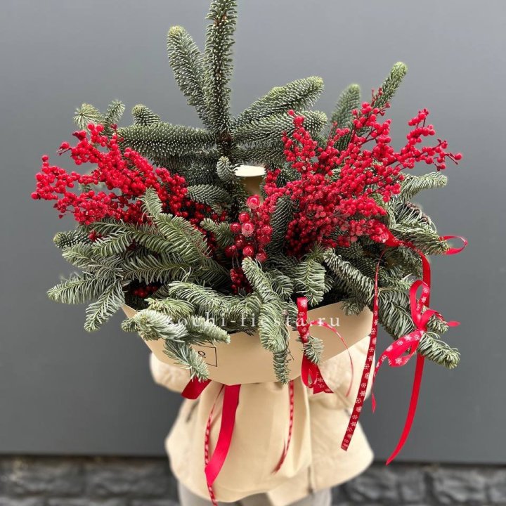 Букет нобилиса и ягод в Волгограде