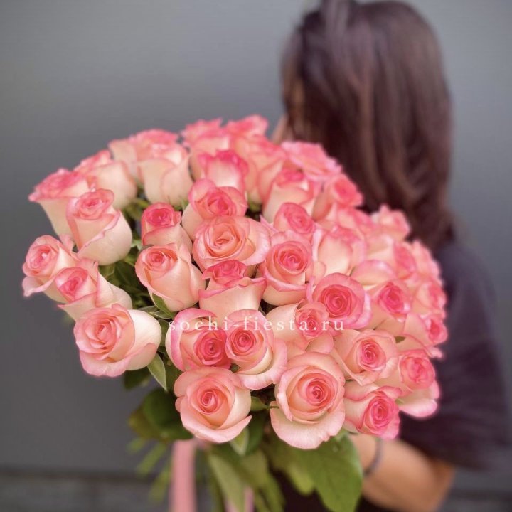 Охапка Роз Джумилия в Волгограде
