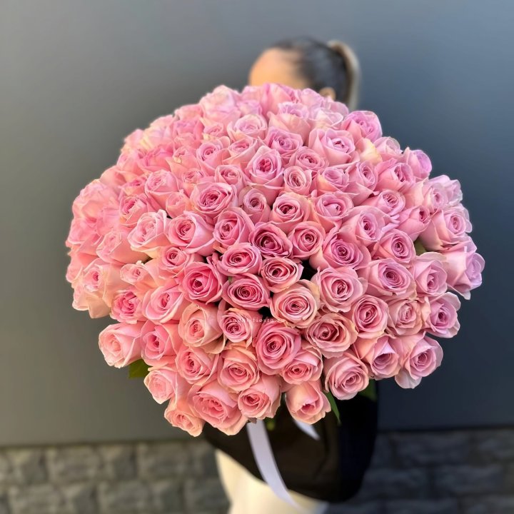 Охапка из 101 розовой розы в Волгограде