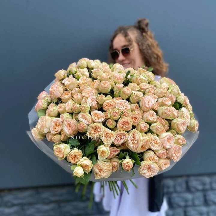 51 пионовидная роза в Волгограде