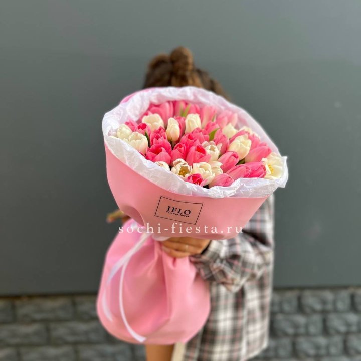 51 бело-розовый тюльпан в Волгограде