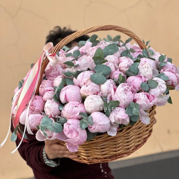 Корзина пионов "75" в Волгограде