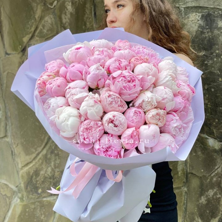 39 нежных пионов в Волгограде