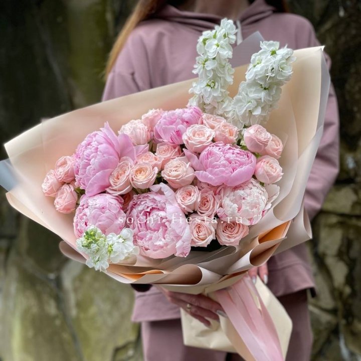 Букет с пионами №1 в Волгограде