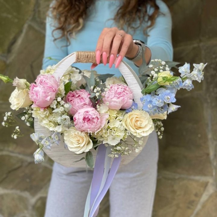 Ящик с пионами в Волгограде