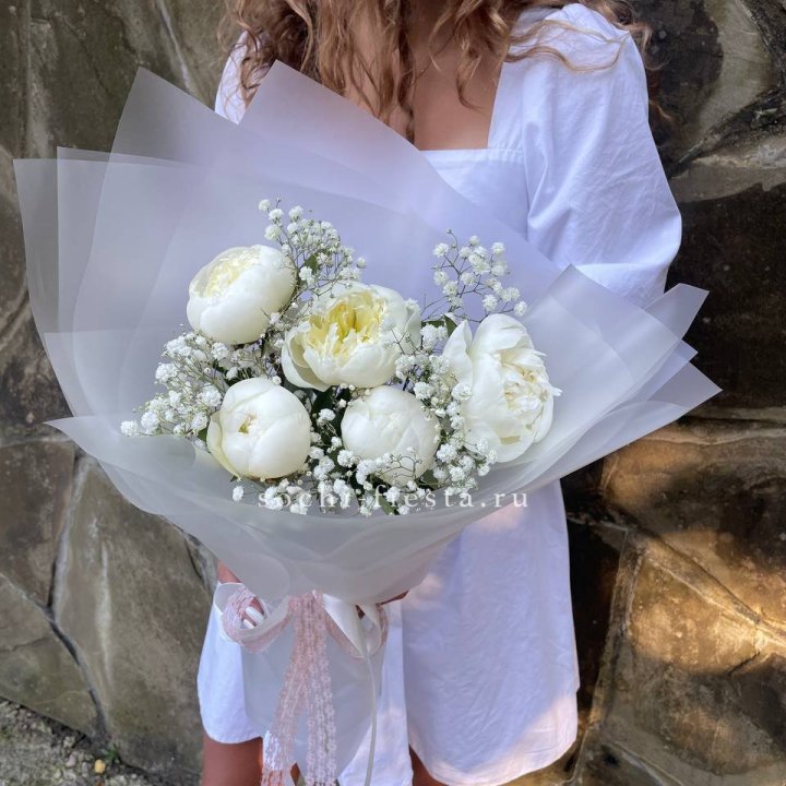 Букет белых пионов "Файв" в Волгограде