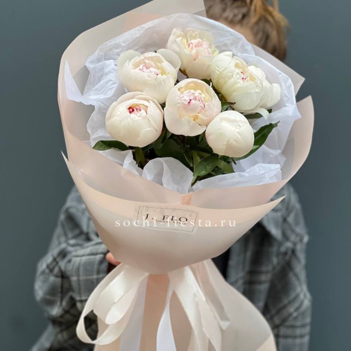 Букет белых пионов в Волгограде