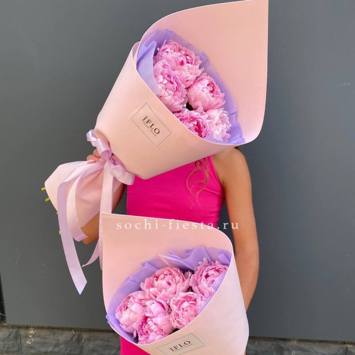 Букет из 5 пионов в Волгограде