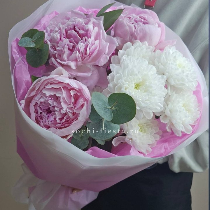  Букет комплимент с пионами в Волгограде