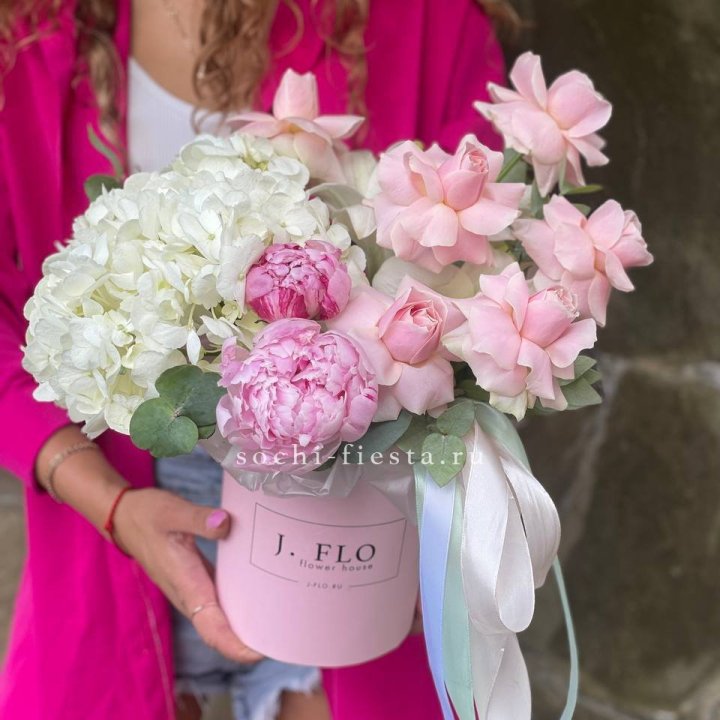 Цилиндр с пионами "Алисия" в Волгограде