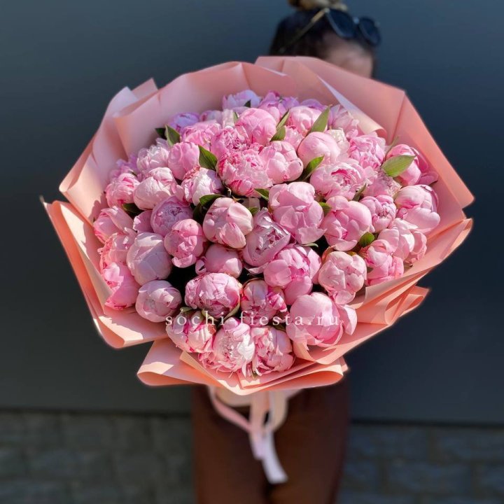 Нежный букет 51 пионов  в Волгограде