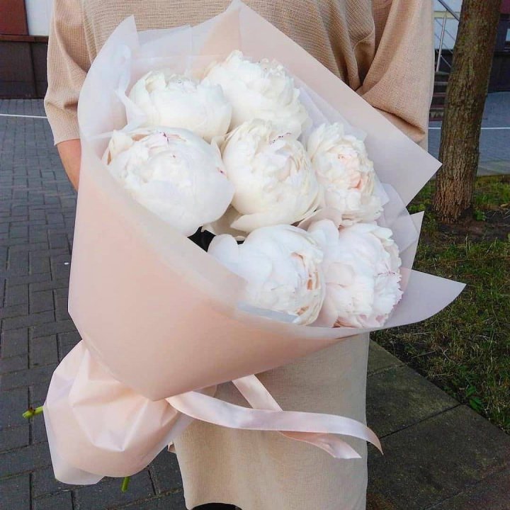 Букет белых пионов в Волгограде