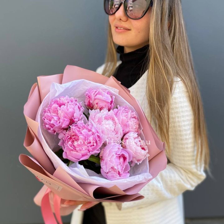 7 пионов в оформлении в Волгограде