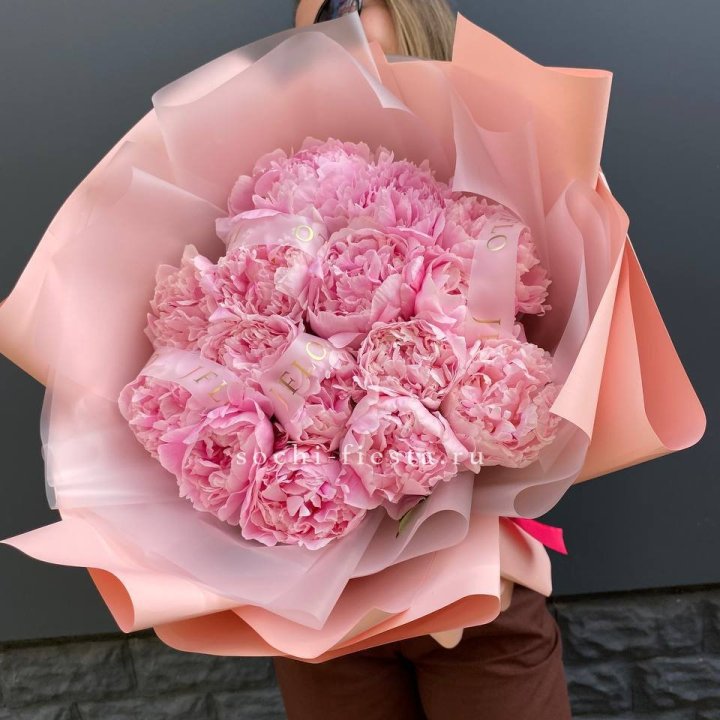 15 пионов "Монинг" в Волгограде