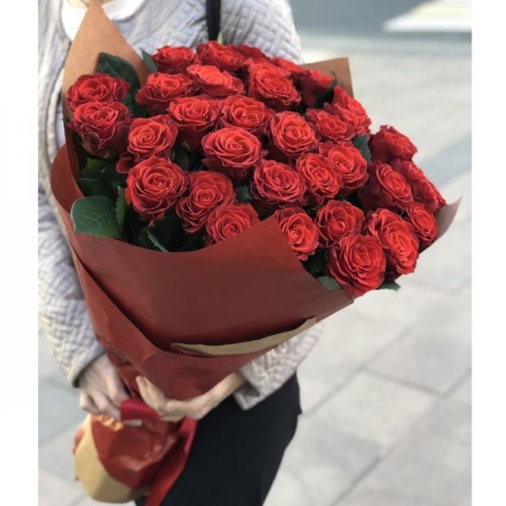 29 высоких роз  в Волгограде