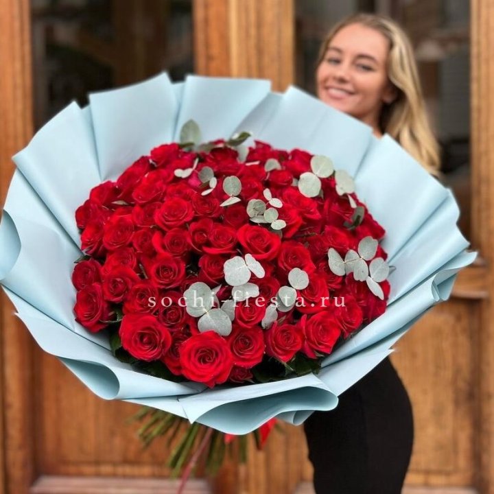 101 красная роза с эвкалиптом в Волгограде