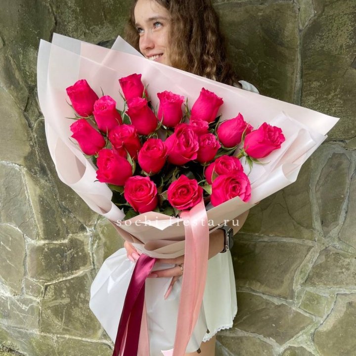 19 алых роз в Волгограде