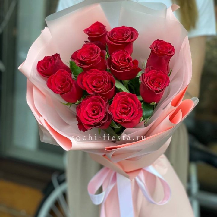 Букет красных роз "Мадам ред" в Волгограде