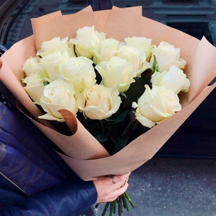 15 белых роз "Крафт" в Волгограде