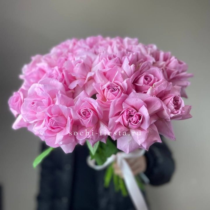 25 розовых французских роз в Волгограде