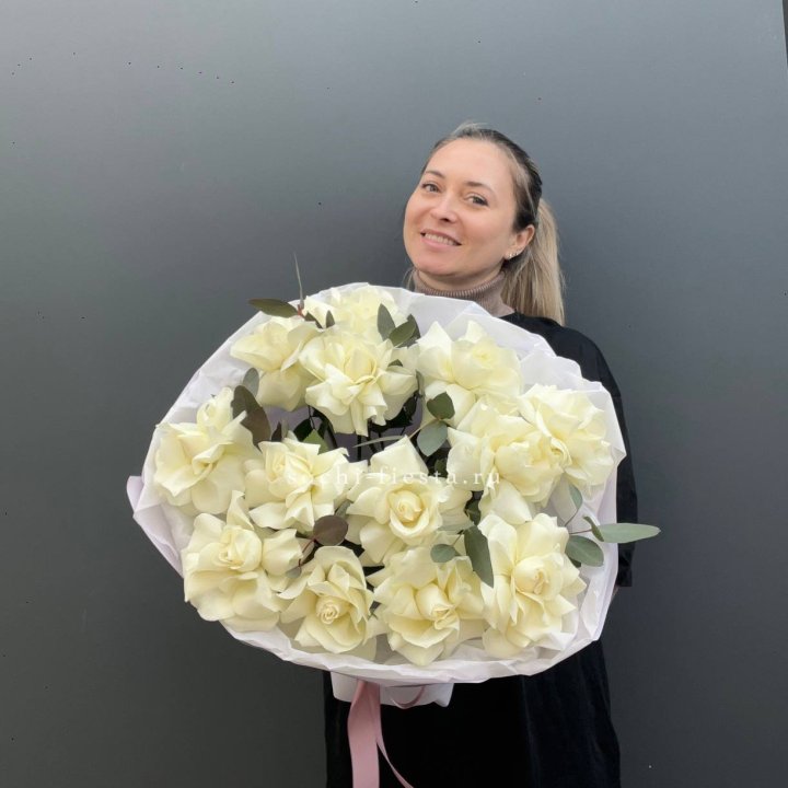 13 Белых французских роз Облако в Волгограде