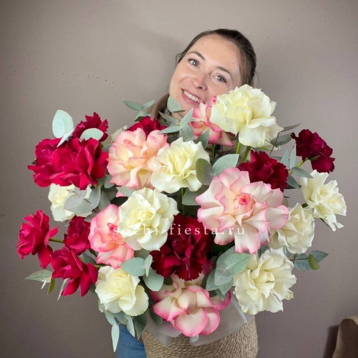 35 французских роз микс в джутовом боксе в Волгограде