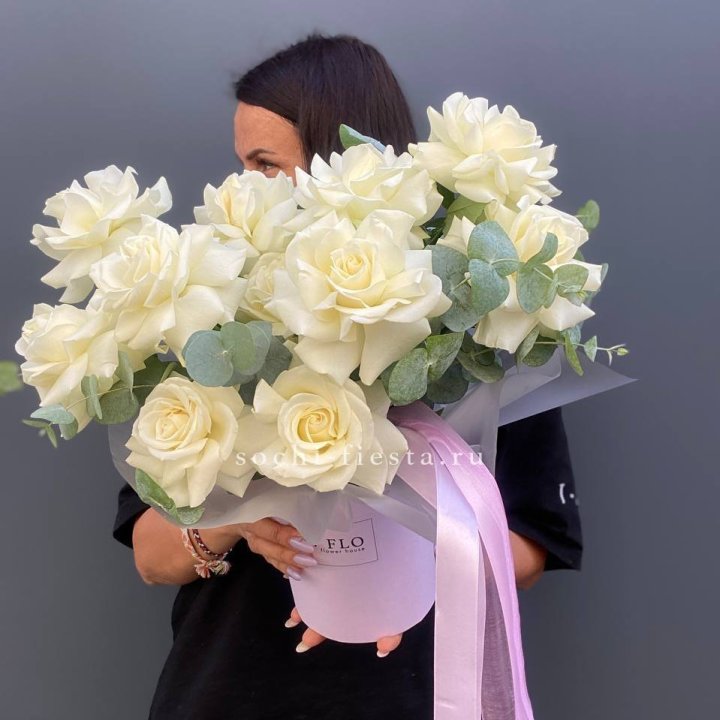 11 Французских белых роз в боксе в Волгограде