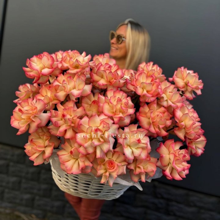 45 французских роз Джумилия в корзине в Волгограде