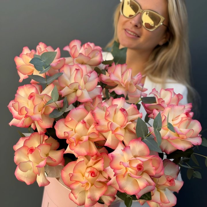 15 французских  роз Джумилия в боксе в Волгограде