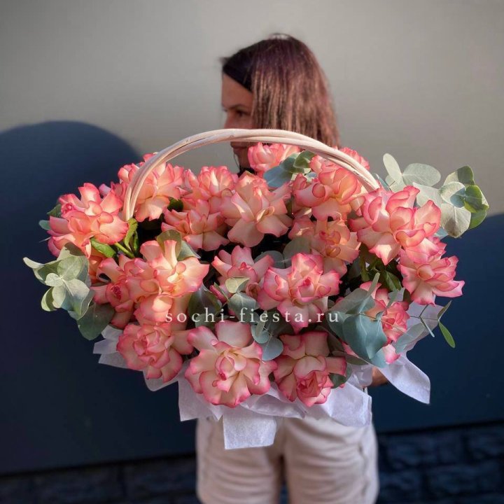 25 Французских роз Джумилия в корзине в Волгограде