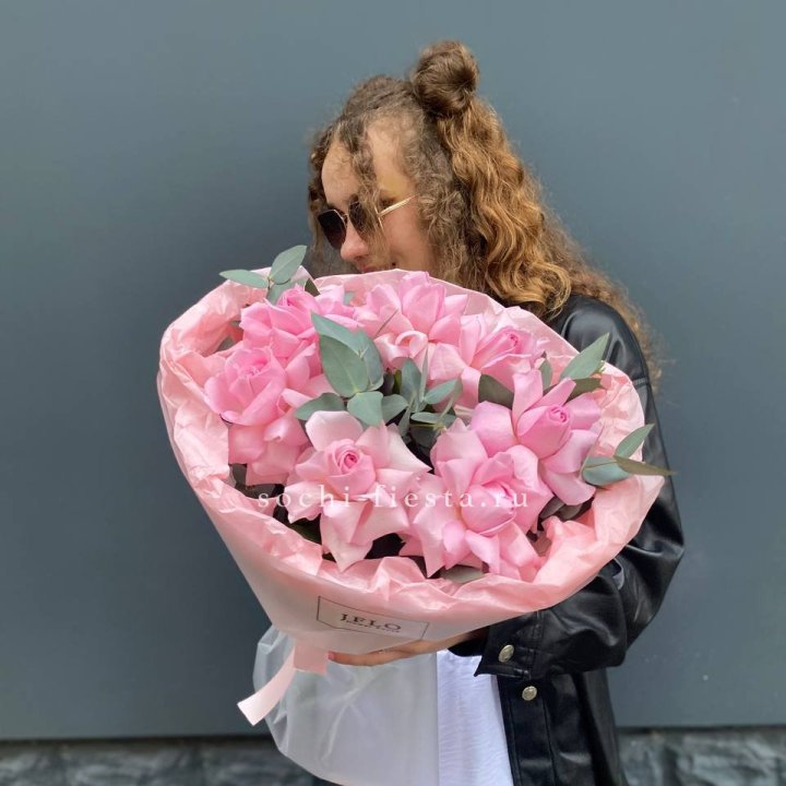 7 розовых роз в Волгограде