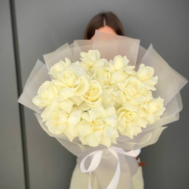 13 белых роз в Волгограде