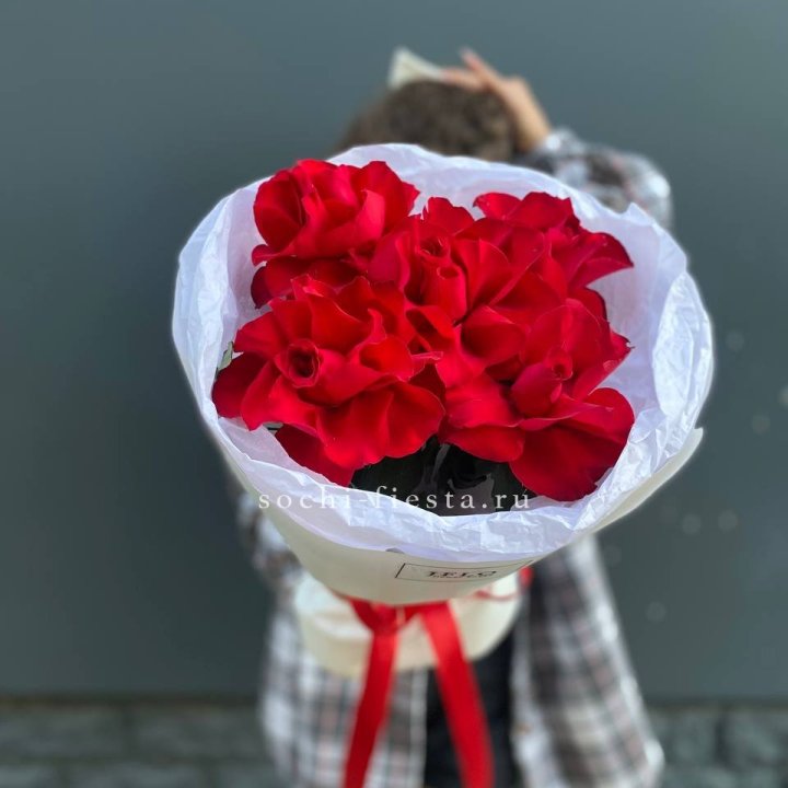 5 французских красных роз в Волгограде