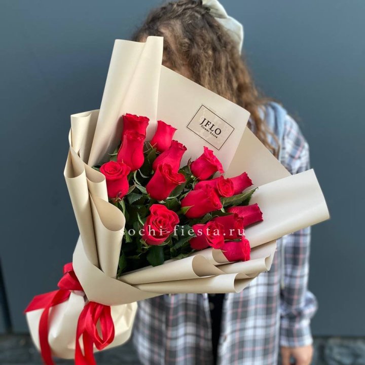 15 красных роз в Волгограде